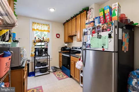 Entry Way - 533 Laurel St, Reading, PA 19602 photo 5 of 8