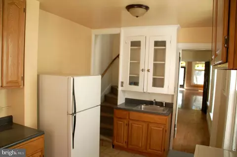 Entry Way - 533 Laurel St, Reading, PA 19602 photo 4 of 8