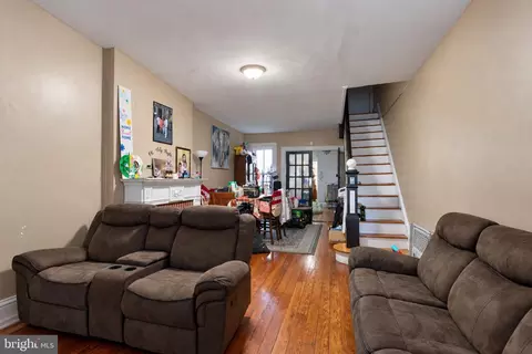 Entry Way - 533 Laurel St, Reading, PA 19602 photo 2 of 8