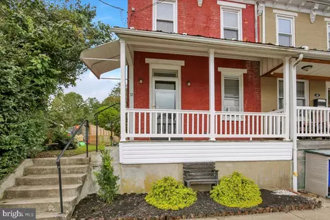 32 S Elm St, Robesonia, PA 19551