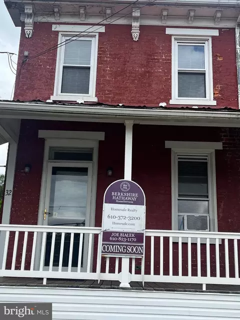 32 S Elm St, Robesonia, PA 19551