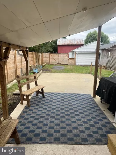 32 S Elm St, Robesonia, PA 19551
