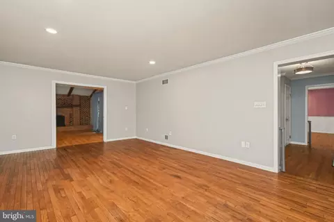 Living - 24 Fawn Dr, Reading, PA 19607 photo 2 of 18