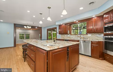 Kitchen - 24 Fawn Dr, Reading, PA 19607 photo 5 of 8