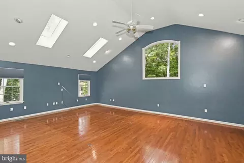 Living - 24 Fawn Dr, Reading, PA 19607 photo 8 of 18