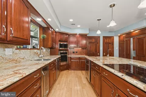 Kitchen - 24 Fawn Dr, Reading, PA 19607 photo 6 of 8