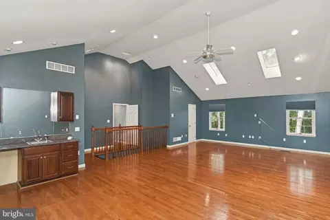 Living - 24 Fawn Dr, Reading, PA 19607 photo 9 of 18