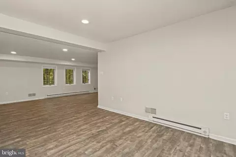 Living - 24 Fawn Dr, Reading, PA 19607 photo 15 of 18