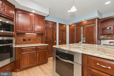 Kitchen - 24 Fawn Dr, Reading, PA 19607 photo 7 of 8