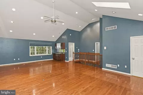 Living - 24 Fawn Dr, Reading, PA 19607 photo 10 of 18