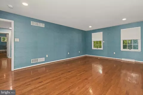 Living - 24 Fawn Dr, Reading, PA 19607 photo 14 of 18