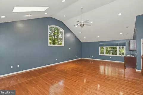 Living - 24 Fawn Dr, Reading, PA 19607 photo 11 of 18