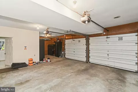 Entry Way - 24 Fawn Dr, Reading, PA 19607 photo 3 of 6