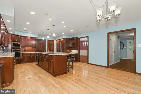 Entry Way - 24 Fawn Dr, Reading, PA 19607 photo 2 of 6