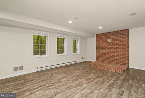 Living - 24 Fawn Dr, Reading, PA 19607 photo 16 of 18