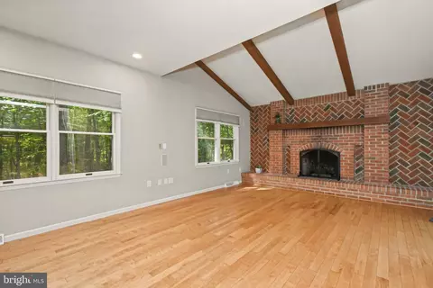 Living - 24 Fawn Dr, Reading, PA 19607 photo 4 of 18