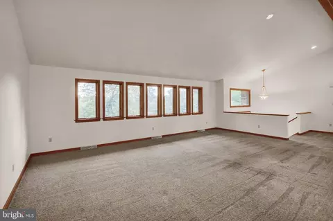 Living - 340 Mountain View Rd, Reading, PA 19607 photo 1 of 8
