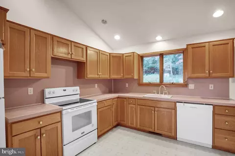 Kitchen - 340 Mountain View Rd, Reading, PA 19607 photo 2 of 3