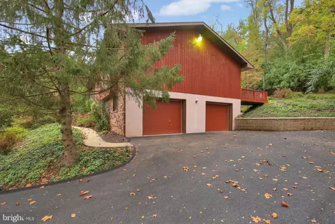 Exterior - 340 Mountain View Rd, Reading, PA 19607 photo 2 of 10