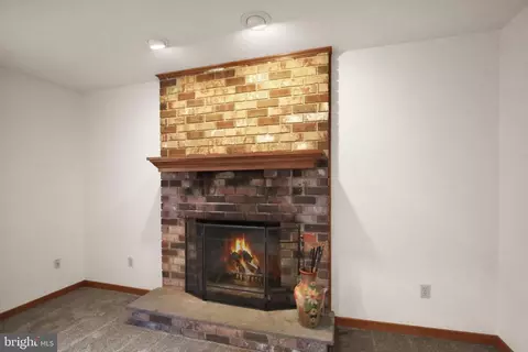 Living - 340 Mountain View Rd, Reading, PA 19607 photo 8 of 8