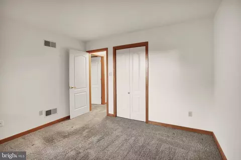 Bedroom - 340 Mountain View Rd, Reading, PA 19607 photo 5 of 7