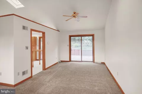 Living - 340 Mountain View Rd, Reading, PA 19607 photo 4 of 8