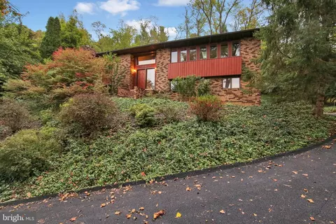 Exterior - 340 Mountain View Rd, Reading, PA 19607 photo 3 of 10