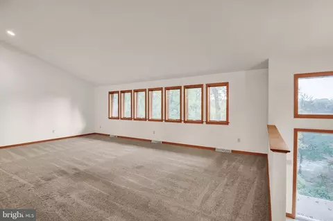 Living - 340 Mountain View Rd, Reading, PA 19607 photo 3 of 8