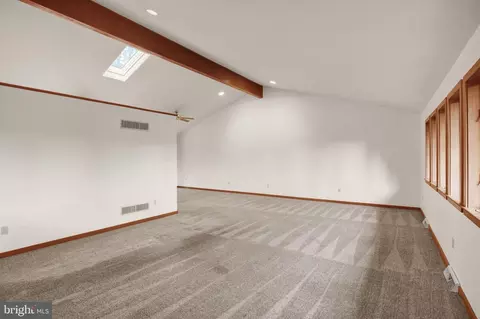 Living - 340 Mountain View Rd, Reading, PA 19607 photo 2 of 8