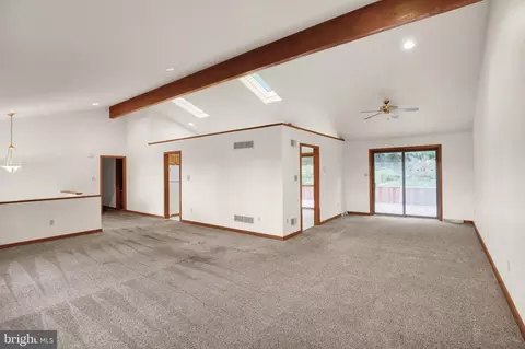 Living - 340 Mountain View Rd, Reading, PA 19607 photo 5 of 8