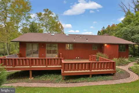 Exterior - 340 Mountain View Rd, Reading, PA 19607 photo 6 of 10