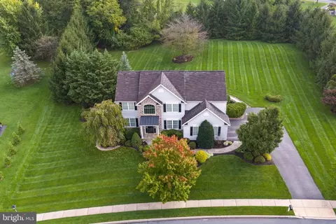 97 Caernarvon Dr, Elverson, PA 19520