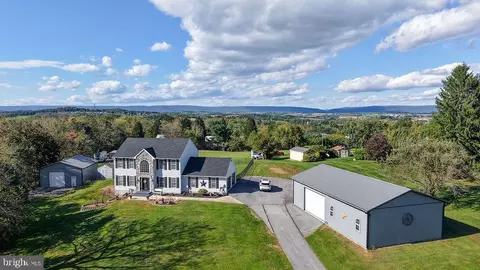 826 Bossler Rd, Leesport, PA 19533