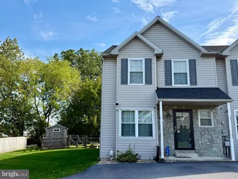 748 Golden Dr, Blandon, PA 19510