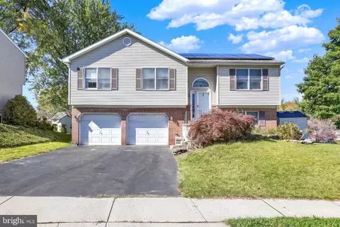 200 Fairway Dr, Reading, PA 19606
