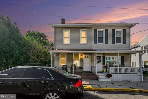 24 N 2nd St, Womelsdorf, PA 19567