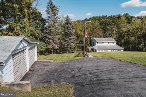 Exterior - 1991 Cedar Top Rd, Reading, PA 19607 photo 7 of 9