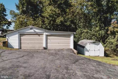 Exterior - 1991 Cedar Top Rd, Reading, PA 19607 photo 6 of 9