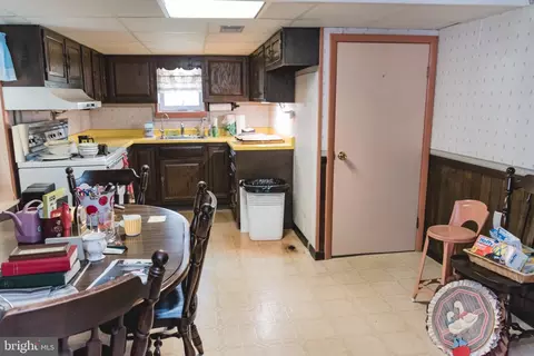 Entry Way - 1991 Cedar Top Rd, Reading, PA 19607 photo 2 of 6