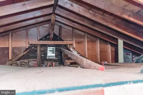 Entry Way - 1991 Cedar Top Rd, Reading, PA 19607 photo 5 of 6