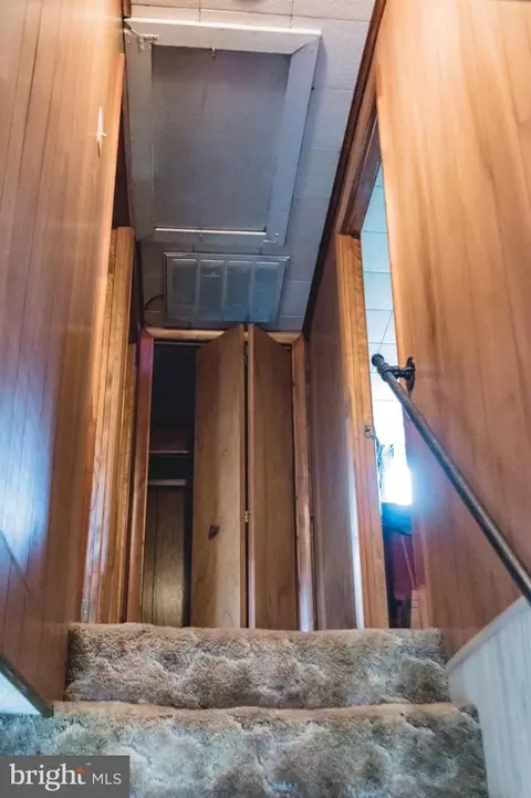 Entry Way - 1991 Cedar Top Rd, Reading, PA 19607 photo 4 of 6