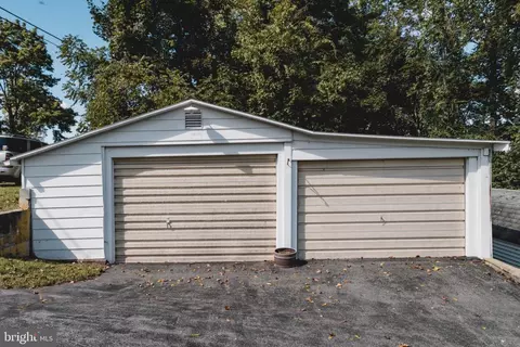 Exterior - 1991 Cedar Top Rd, Reading, PA 19607 photo 8 of 9