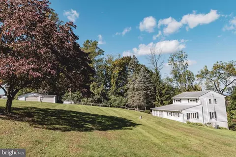 Exterior - 1991 Cedar Top Rd, Reading, PA 19607 photo 5 of 9
