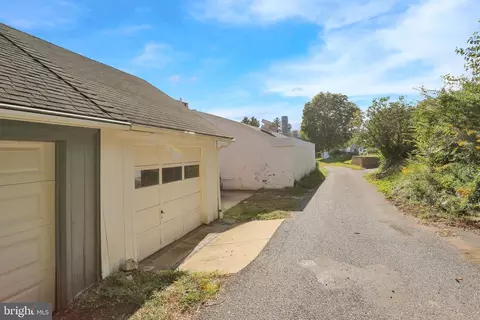 Exterior - 915 Gregg Ave, Reading, PA 19607 photo 5 of 10