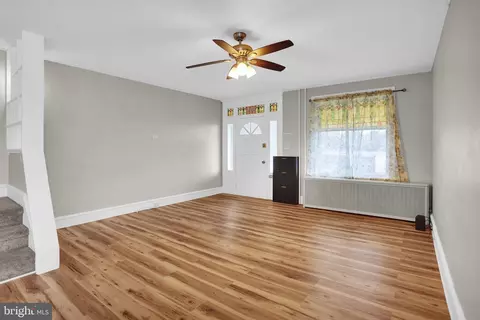 Living - 915 Gregg Ave, Reading, PA 19607 photo 3 of 5
