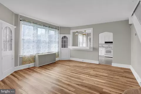 Living - 915 Gregg Ave, Reading, PA 19607 photo 4 of 5