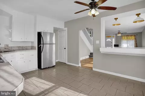 Entry Way - 915 Gregg Ave, Reading, PA 19607 photo 2 of 5