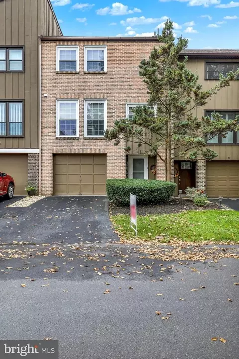 Exterior - 21 Club Ln, Reading, PA 19607 photo 3 of 5