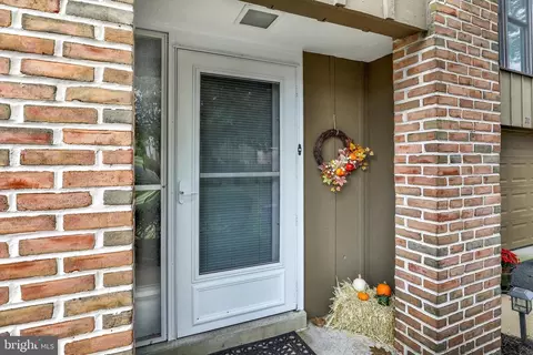 Entry Way - 21 Club Ln, Reading, PA 19607 photo 1 of 3