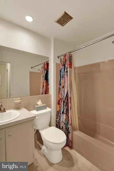 Bath - 21 Club Ln, Reading, PA 19607 photo 3 of 4
